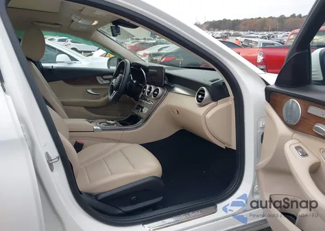 2021 Mercedes-Benz C 300 Sedan z USA, uszkodzony, nr VIN W1KWF8DB2MR606717